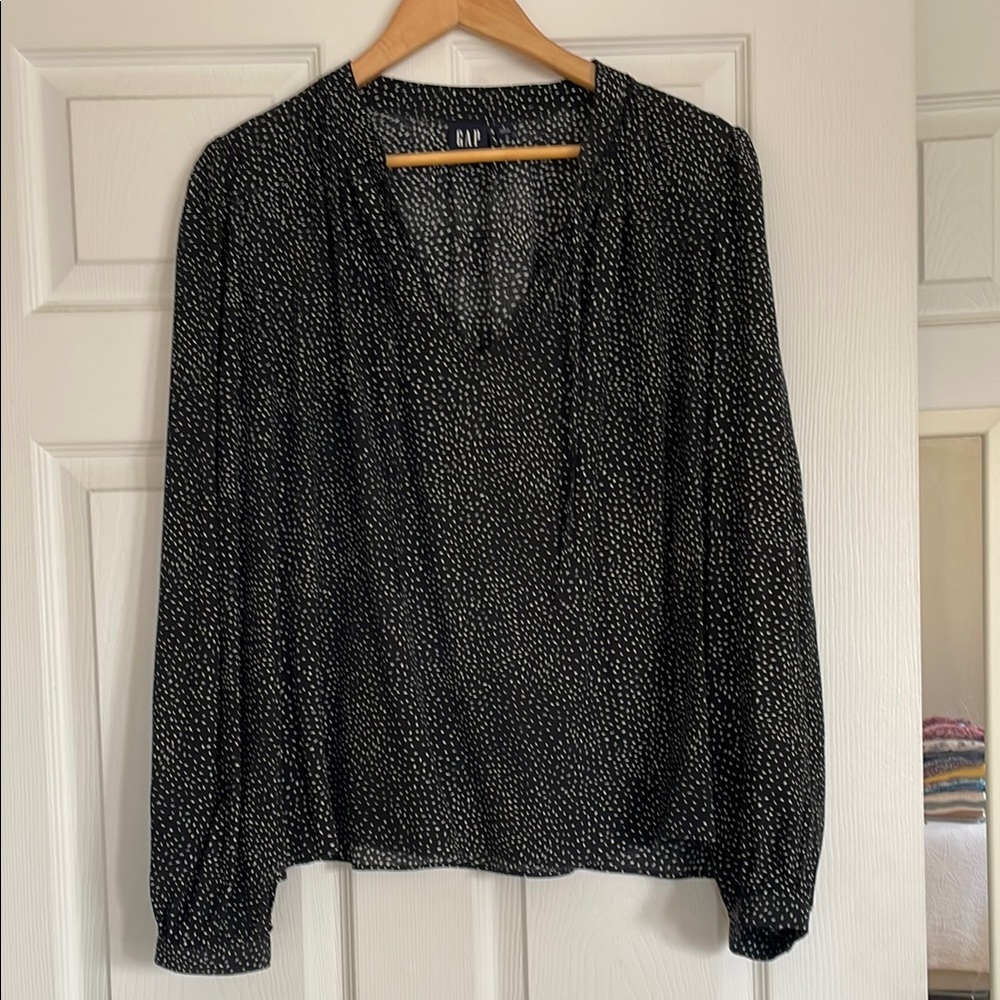 GAP Women's Black and White Top